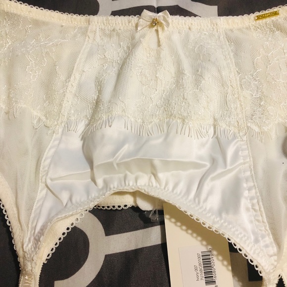 ‼️🆕 ONCE UPON A TIME‼️IVORY GIRDLE - Picture 4 of 7